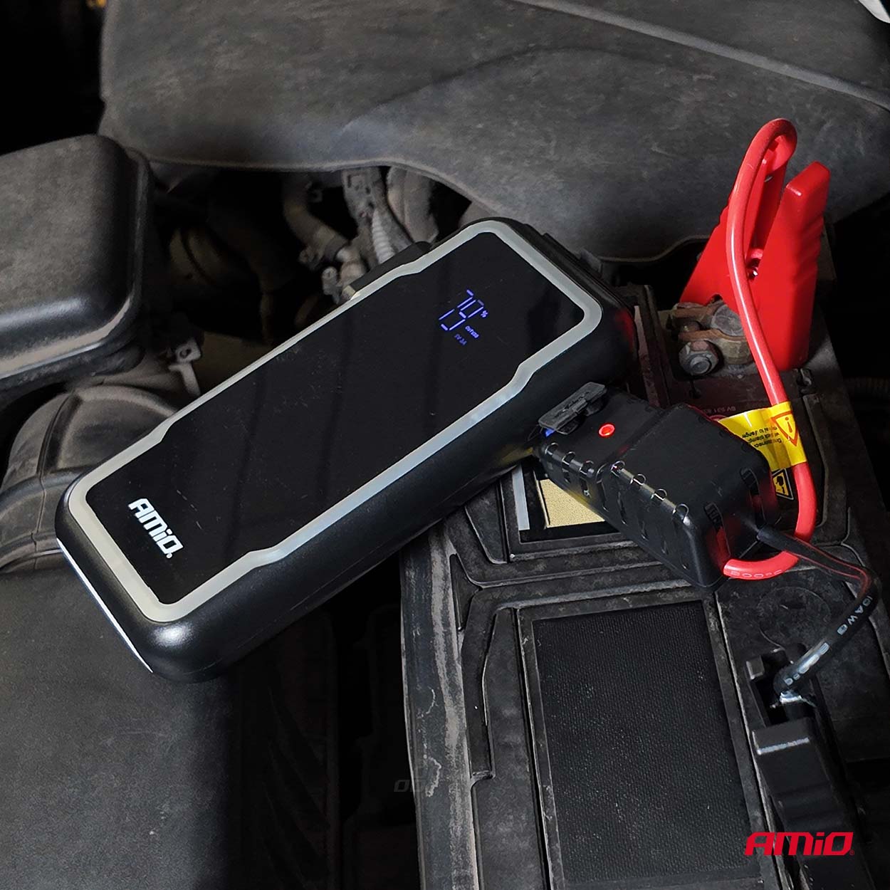 Urządzenie rozruchowe 3w1 booster powerbank latarka LED 12 V 12 Ah 1600A — ujęcie 3