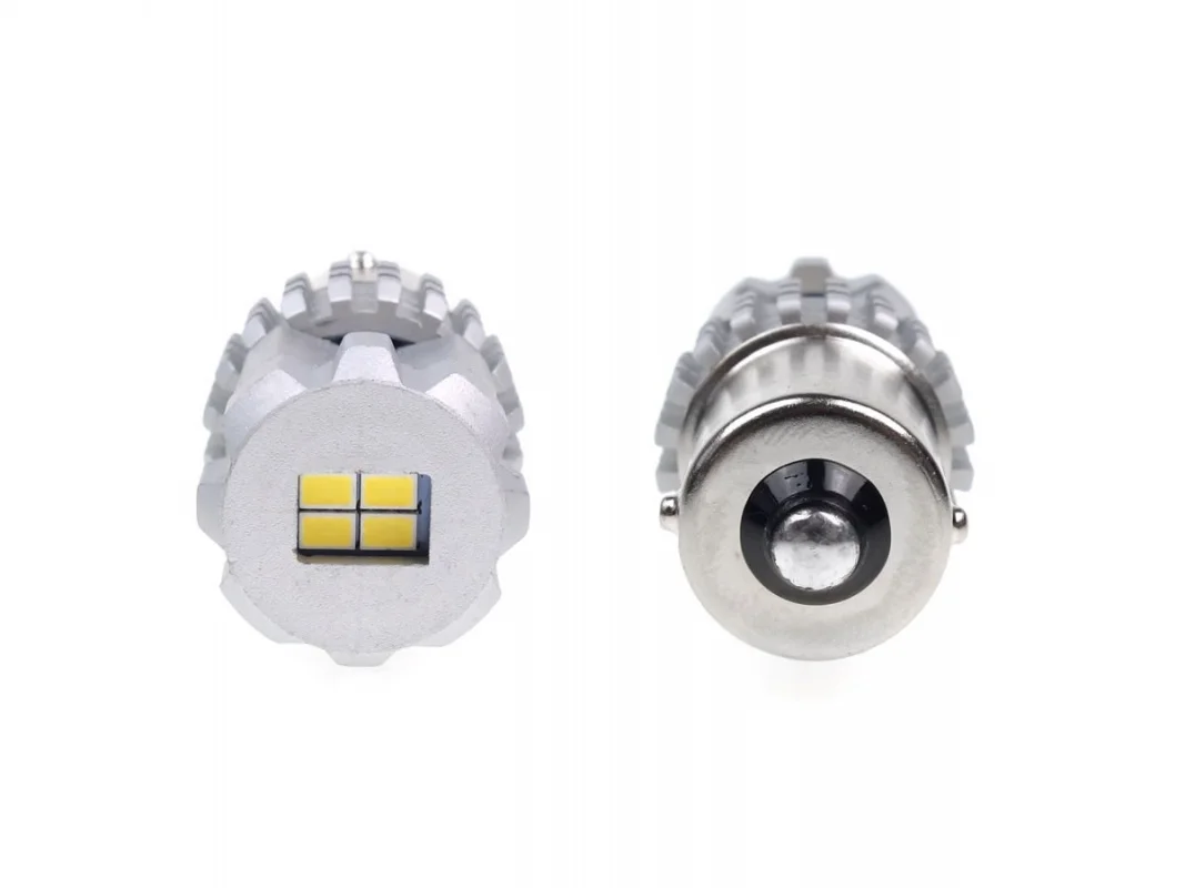 Żarówka BA15S 12V/24V 12x3020 SMD UltraBright LED CANBUS biała AMIO (2szt.) — ujęcie 2