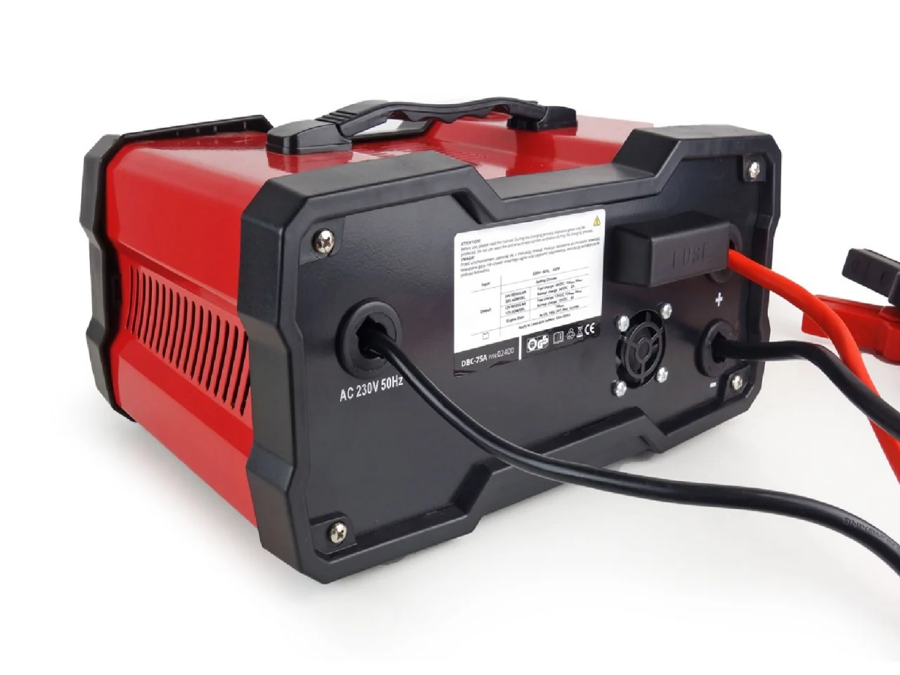 Prostownik 12V/24V z funkcją rozruchu 75A — ujęcie 4