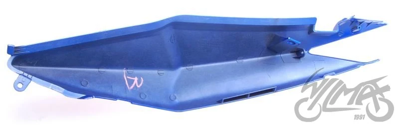 Plastik pod siedzenie prawy niebieski CPI QM125-2D — ujęcie 2