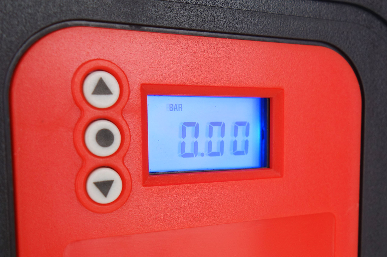 Kompresor samochodowy cyfrowy LED LCD 12 V ACOMP-10 — ujęcie 2
