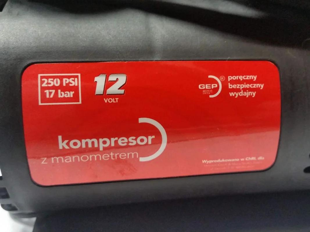 Kompresor z manometrem 12 V 17 BAR — ujęcie 3