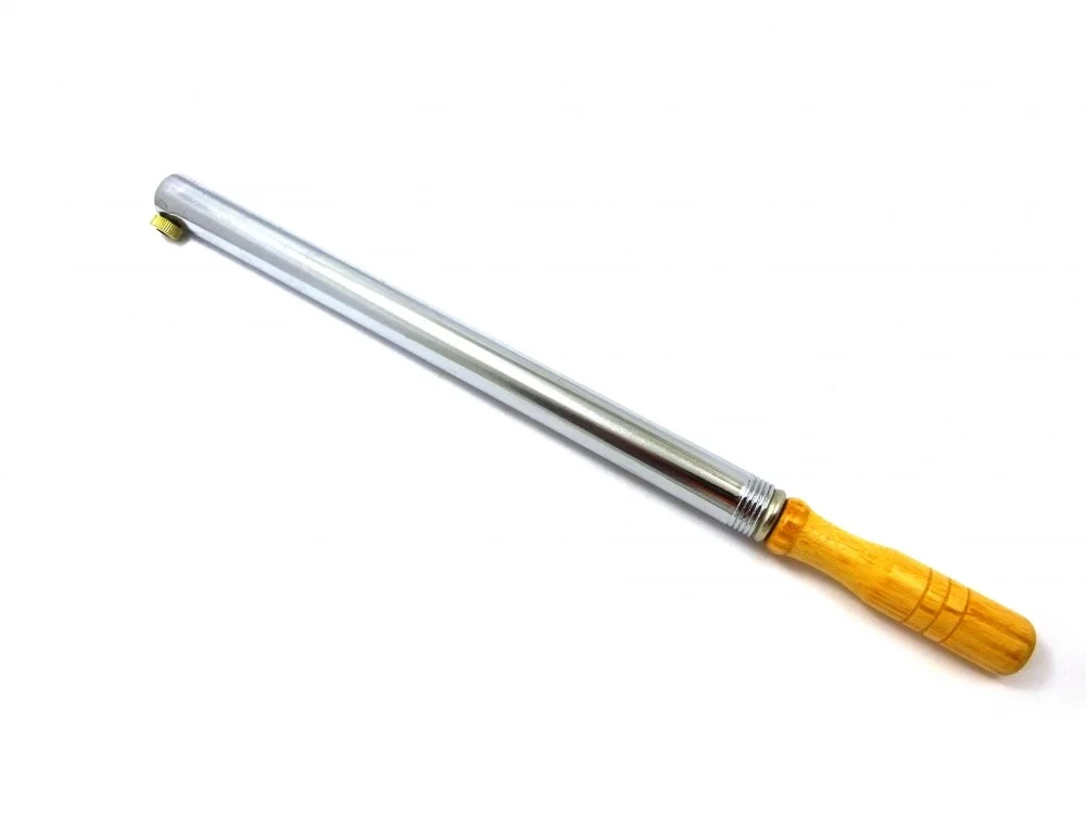 Pompka rowerowa retro d/v metalowa z drewnianą rączką 400 mm