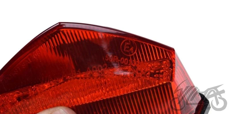 Lampa tylna LED do Derbi Senda, czerwony klosz, 3 przewody — AM9913 — ujęcie 5