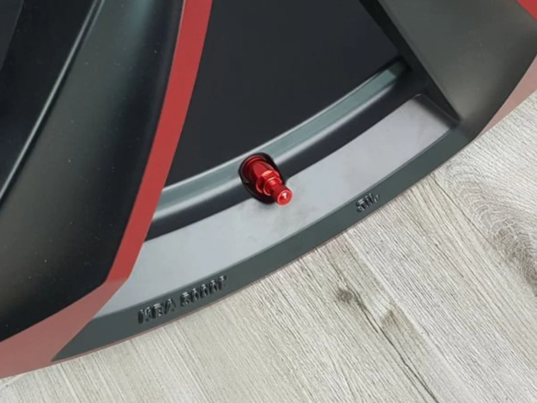 Zawór / wentyl do kół bezdętkowych X1 SERIES ALU czerwony 4 szt. — ujęcie 3