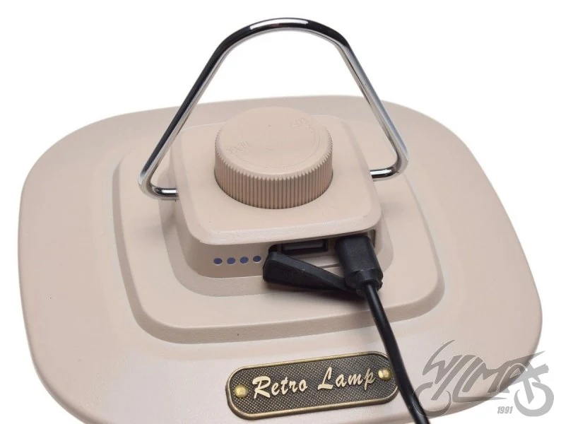 Lampa retro camping — ujęcie 2