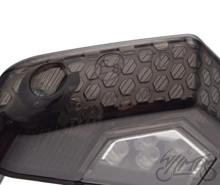 Lampa tylna LED z dymionym kloszem — AM9901C2 — ujęcie 4