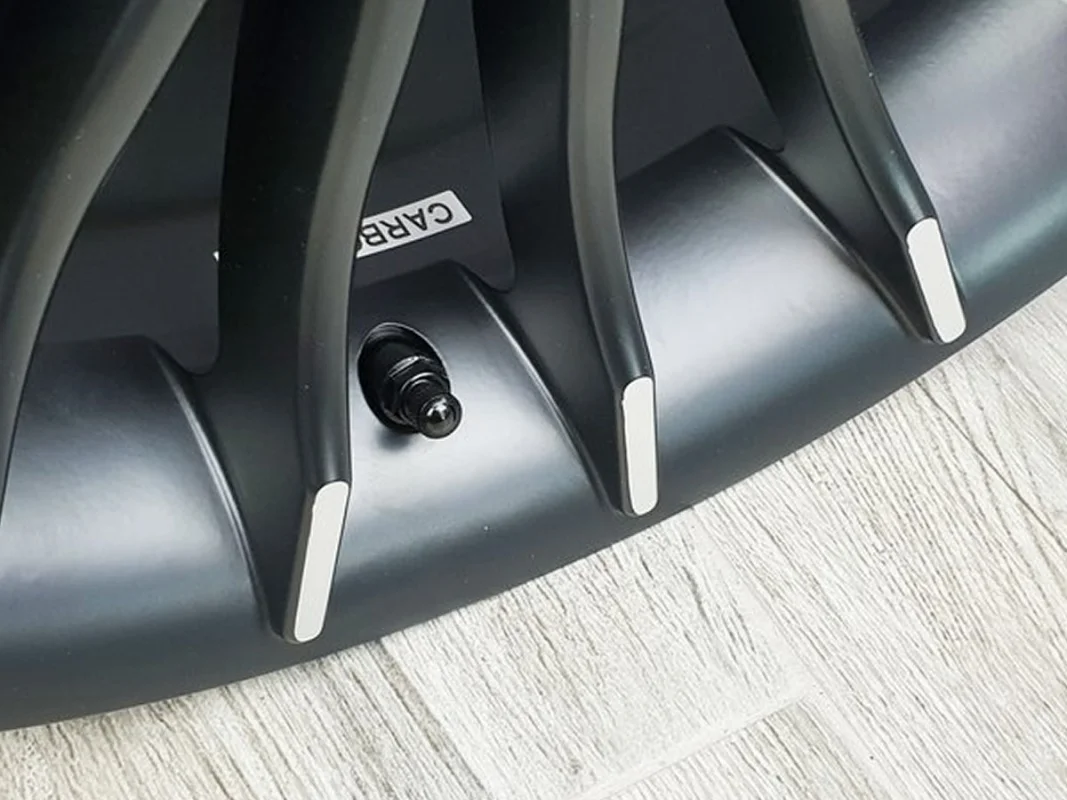 Zawór / wentyl do kół bezdętkowych X1 SERIES ALU czarny 4 szt. — ujęcie 3