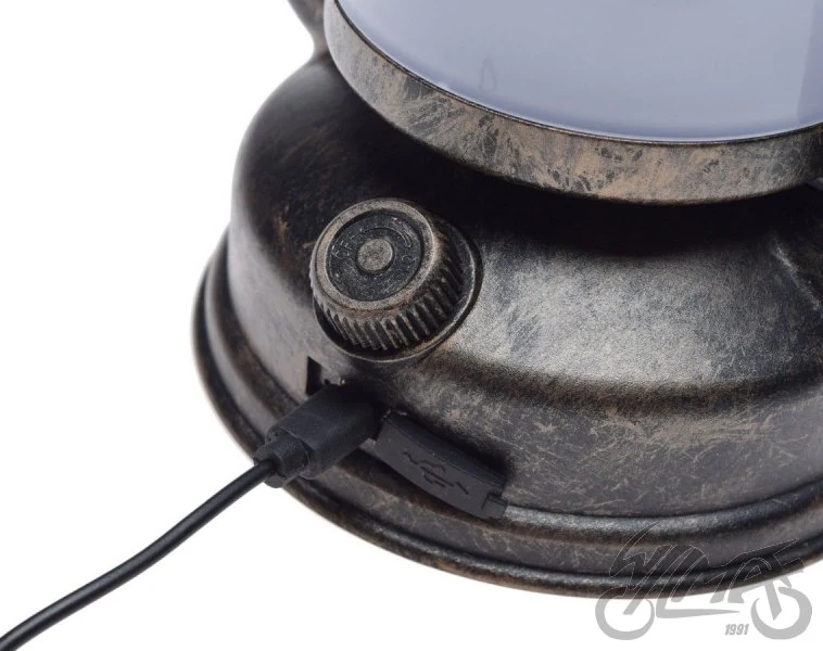 Lampa kempingowa retro — ujęcie 3