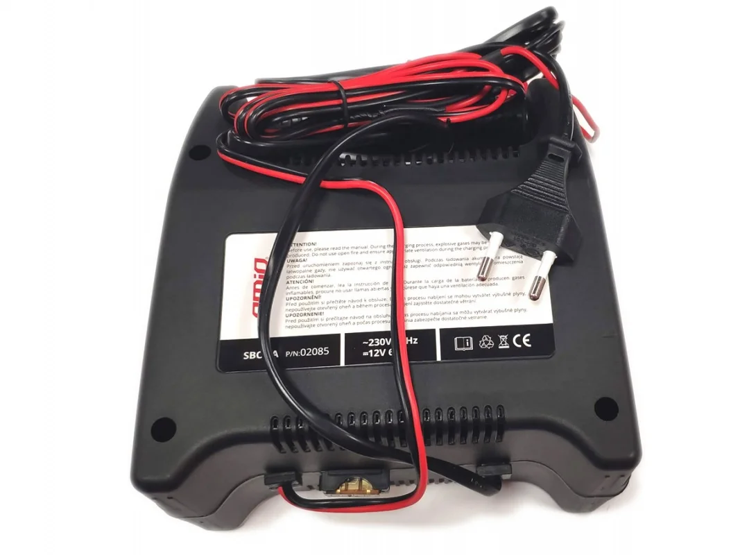 Prostownik / ładowarka akumulatora 12V 6A ze wskazówką AMIO SBC-6A — ujęcie 4