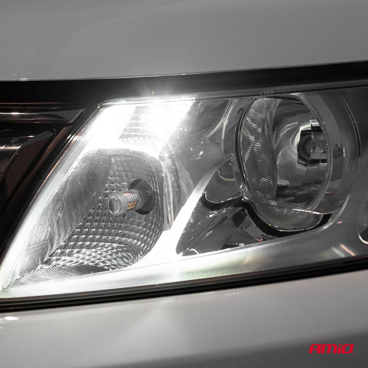 Żarówki LED CANBUS 4SMD 5730 T10 W5W White — ujęcie 3
