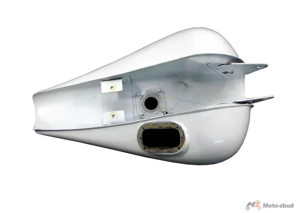 Junak M16 320 cm³ zbiornik paliwa biały (pompa mocowana na 8 śrub) (2012) — ujęcie 3