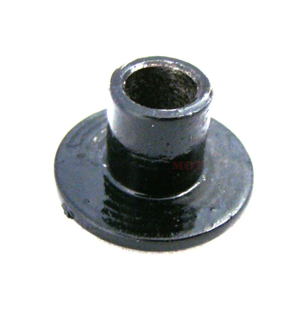 Junak M11/M14/M16 125 cm³/320 cm³ tulejka (z kołnierzem) mocowania chłodnicy