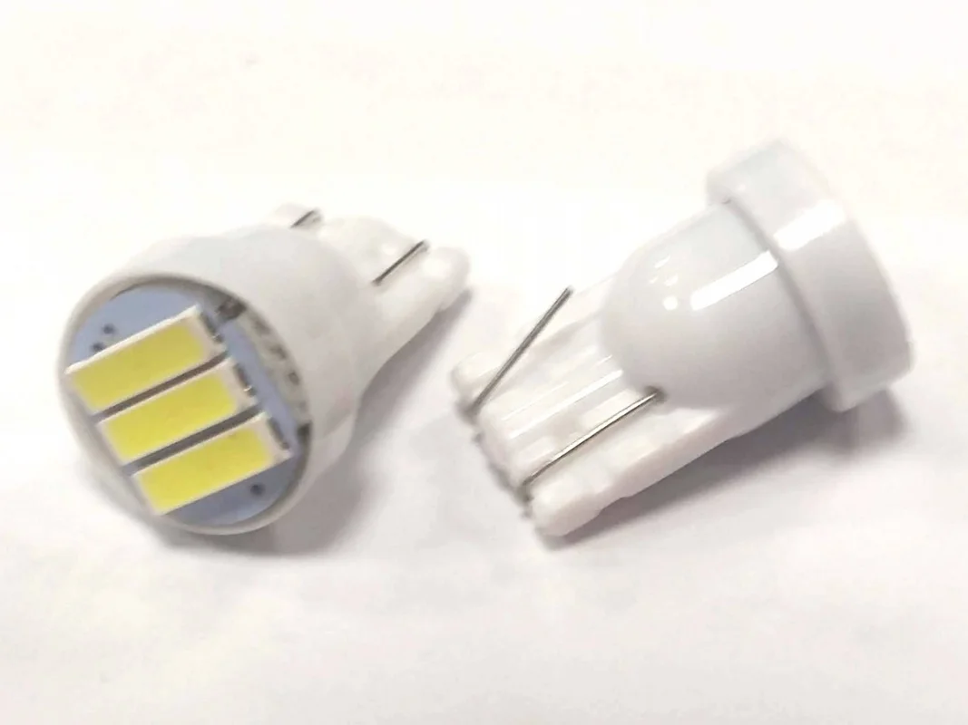 Żarówka W5W T10 12V 3xLED SMD7020 biała AMIO (2szt.) — ujęcie 4