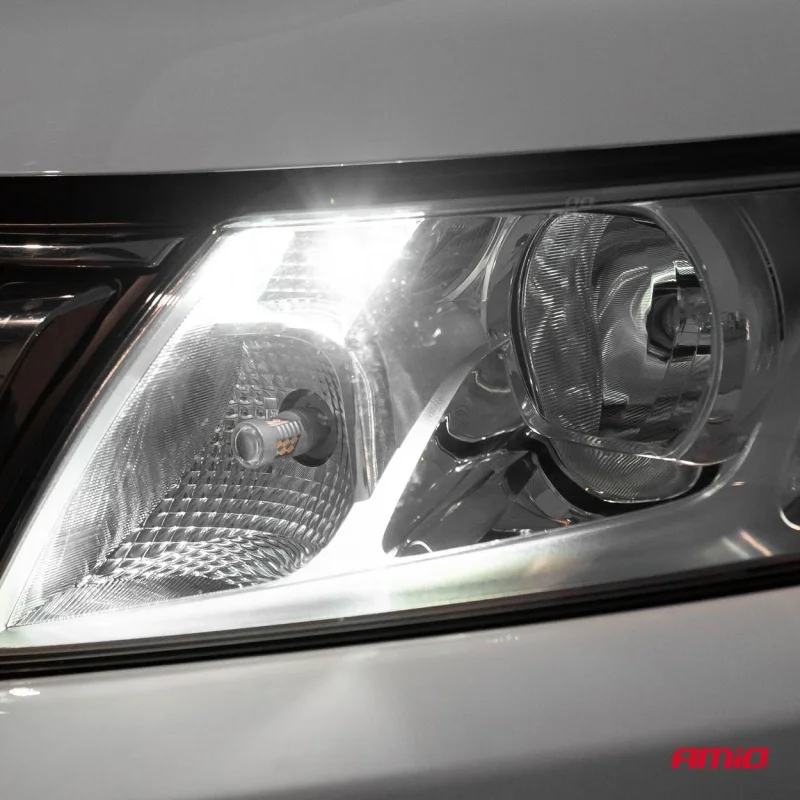 Żarówka W5W T10e 12V/24V 12xLED SMD2016 CANBUS biała AMIO (2szt.) — ujęcie 2