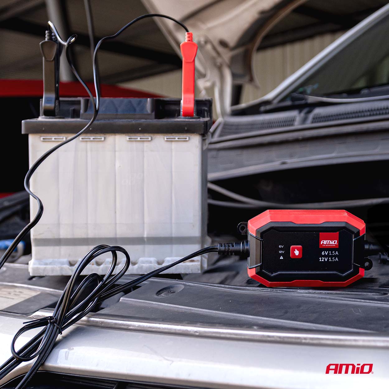 Prostownik cyfrowy AGM GEL STD LFP MAX 1,5A 6 V 12 V — ujęcie 3
