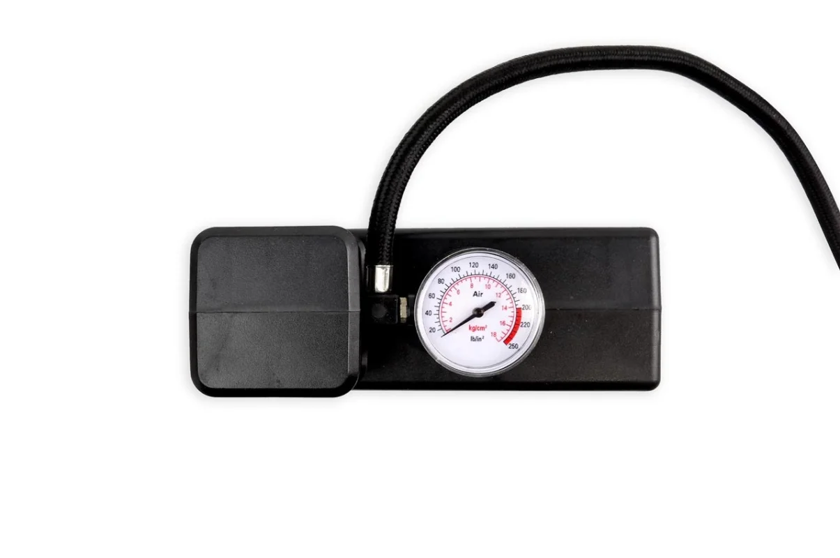 Kompresor samochodowy 12V/230V AMIO Acomp-13 — ujęcie 2
