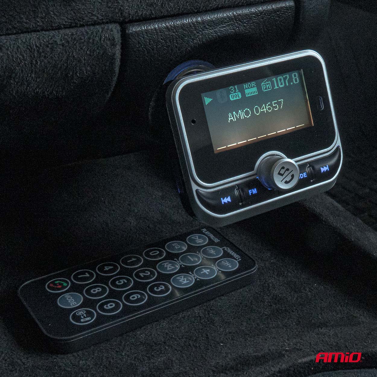 Transmiter samochodowy FM z pilotem 2×USB-A 12 V 24VAMIO-04657 — ujęcie 3