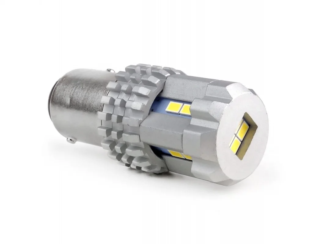 Żarówka BAY15D 12V/24V 12x3020 SMD UltraBright LED CANBUS biała AMIO (2szt.) — ujęcie 7