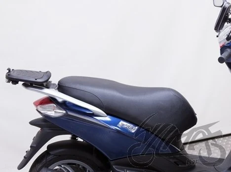 Stelaż kufra centralnego SHAD do Piaggio Fly 50 / Fly 125 / Fly 150 — ujęcie 2