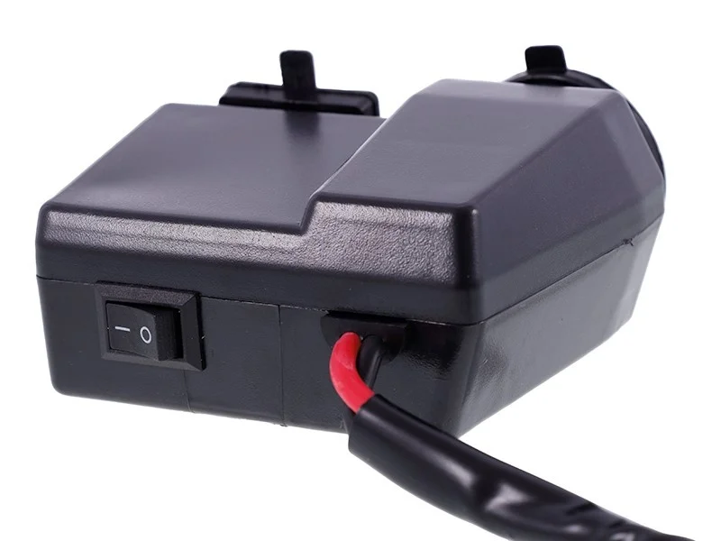 Ładowarka motocyklowa 2x usb 4.2a z woltomierzem i gniazdem zapalniczki — ujęcie 4