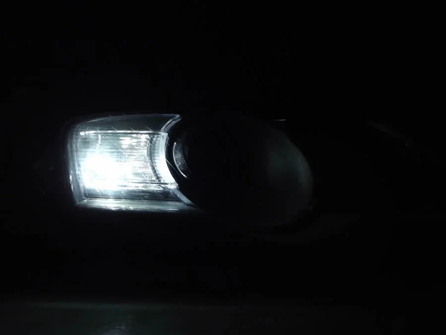Żarówka W5W T10 12V 3 SMD5050 LED CANBUS biała (2szt.) — ujęcie 2