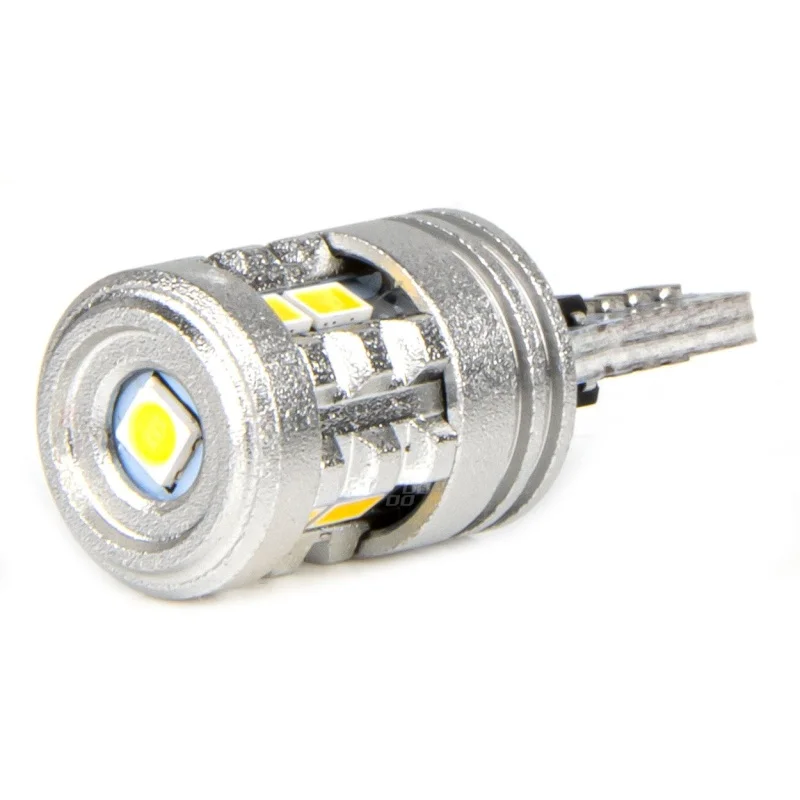 Żarówka W5W T10 12V/24V 6xLED SMD3020 + 1xLED SMA3030 biała AMIO (2szt.) — ujęcie 3
