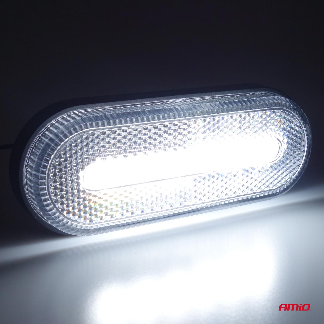 Lampa obrysowa LED OM-01-W owalna biała — ujęcie 5