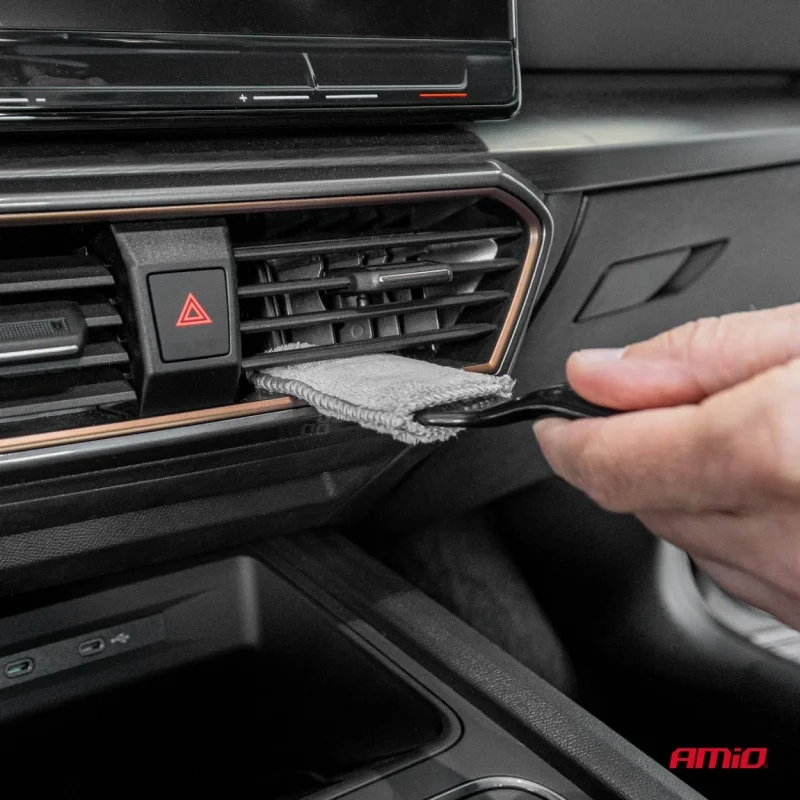 Szczoteczka mikrofibra do zakamarków wnętrza pędzelek auto detailing — ujęcie 4