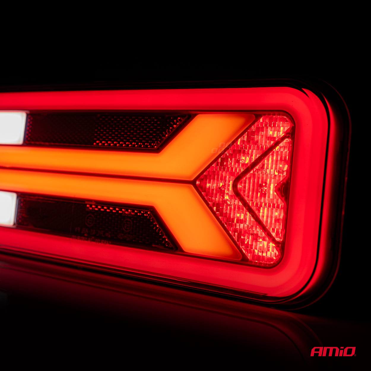 Lampa tylna zespolona LED RCL-09-R dynamiczna prawa — ujęcie 3