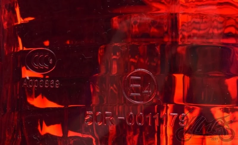 Lampa tylna z białym wariantem kierunkowskazów — ZD24211 — ujęcie 4
