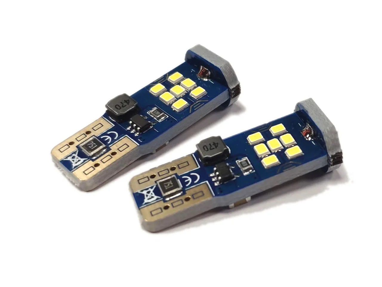 Żarówka W5W T10 12V 21xLED UltraBright 2016 CANBUS biała AMIO (2szt.) — ujęcie 3