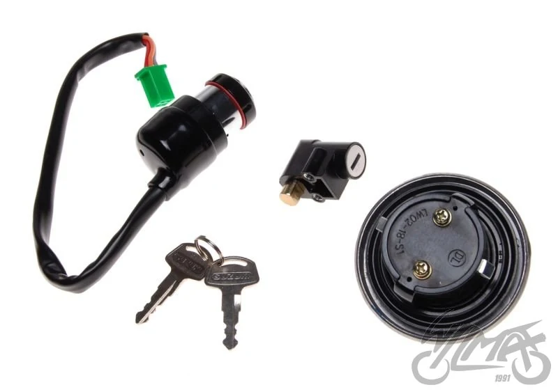 Stacyjka do Suzuki GN125 z zestawem zamków — ujęcie 3