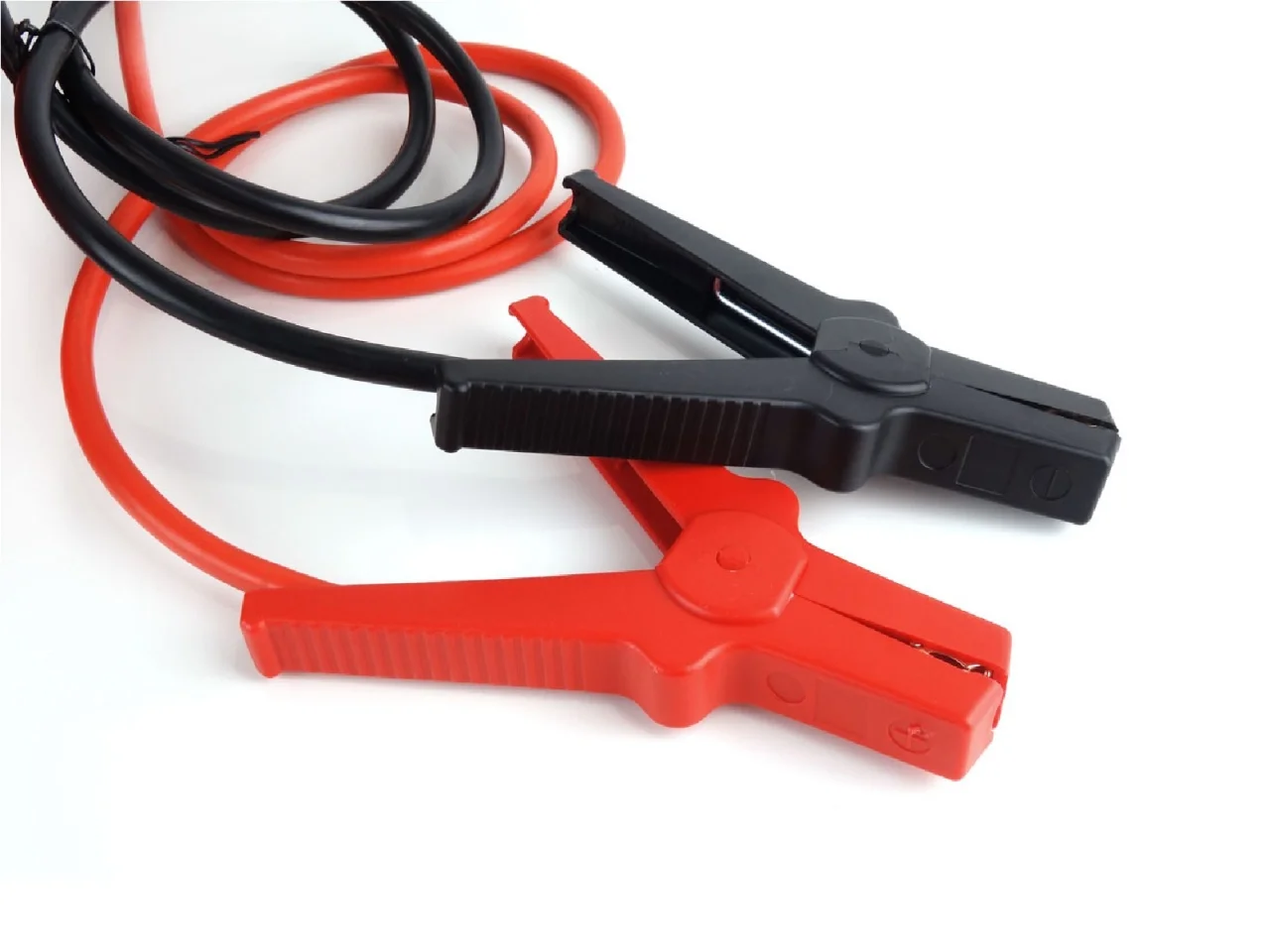 Prostownik 12V/24V z funkcją rozruchu 75A — ujęcie 2