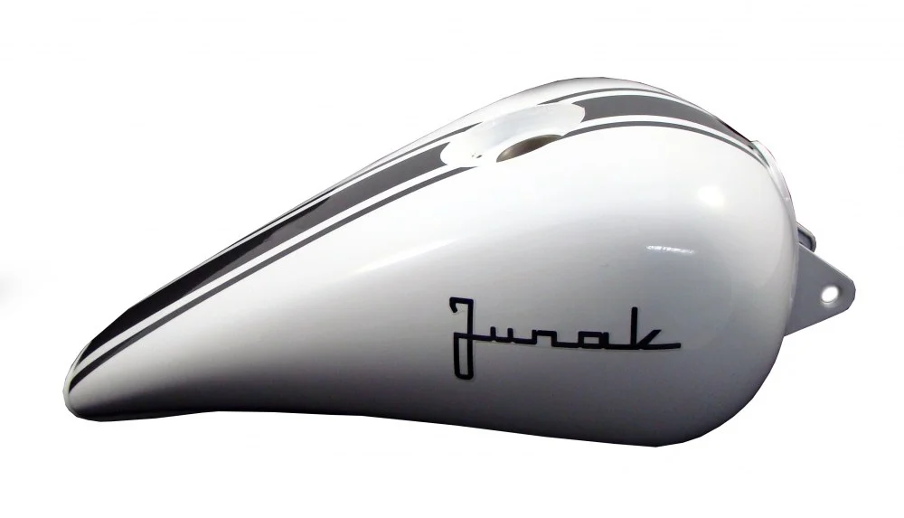 Junak M16 320 cm³ zbiornik paliwa biały (pompa mocowana na 6 śrub) (2011) — ujęcie 2