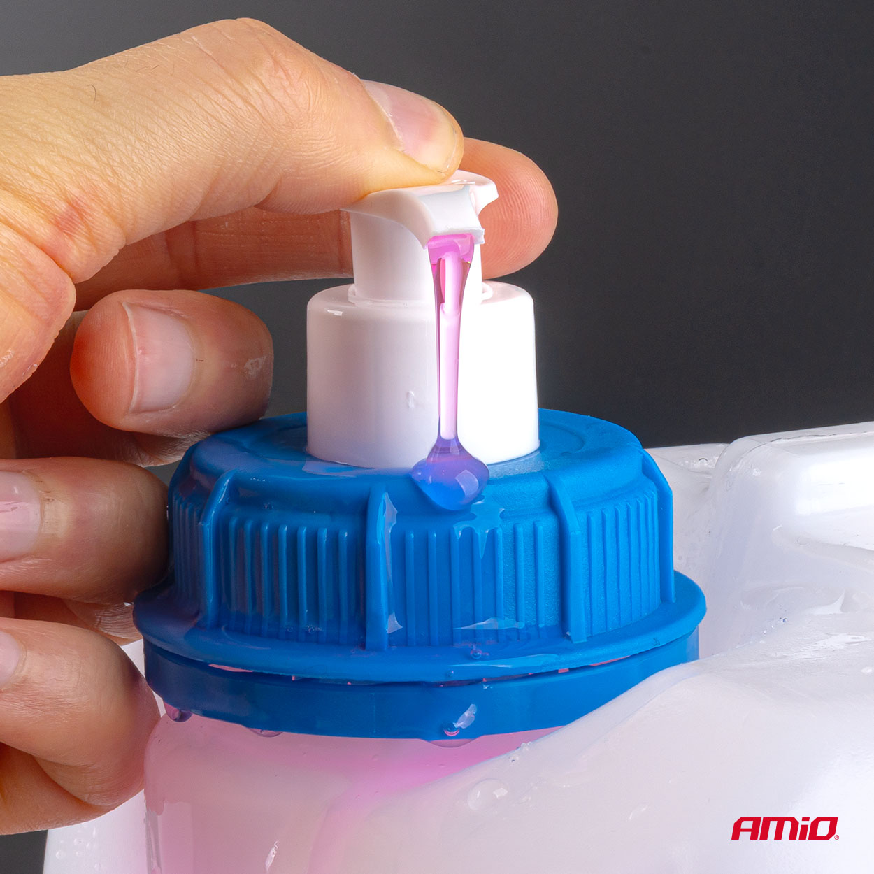 Kanister zbiornik plastikowy na wodę z kranem 10L AMIO-03202 — ujęcie 4