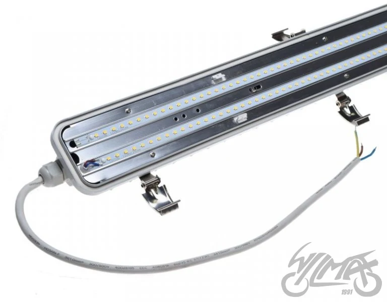 Lampa LED magazynowa — ujęcie 2