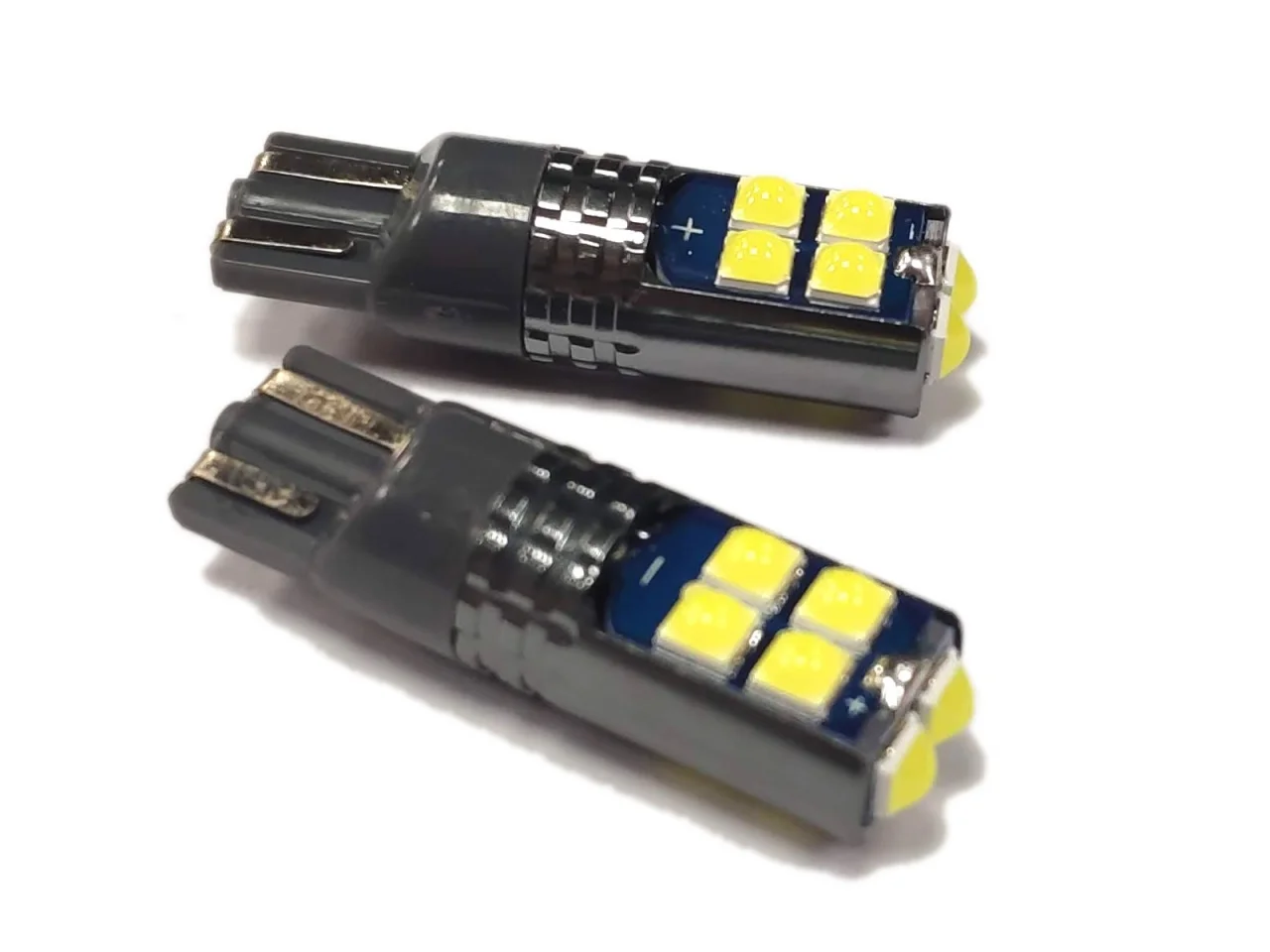 Żarówka W5W T10 12V 10xLED SMD 3030 CANBUS biała AMIO (2szt.) — ujęcie 2