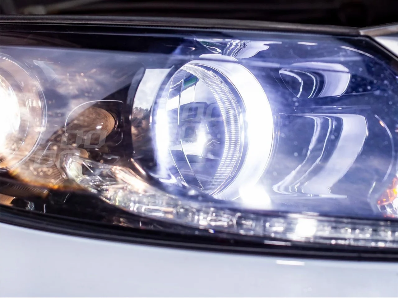 Żarówki samochodowe H4 LED COB 4Side AMIO (2szt.) — ujęcie 2