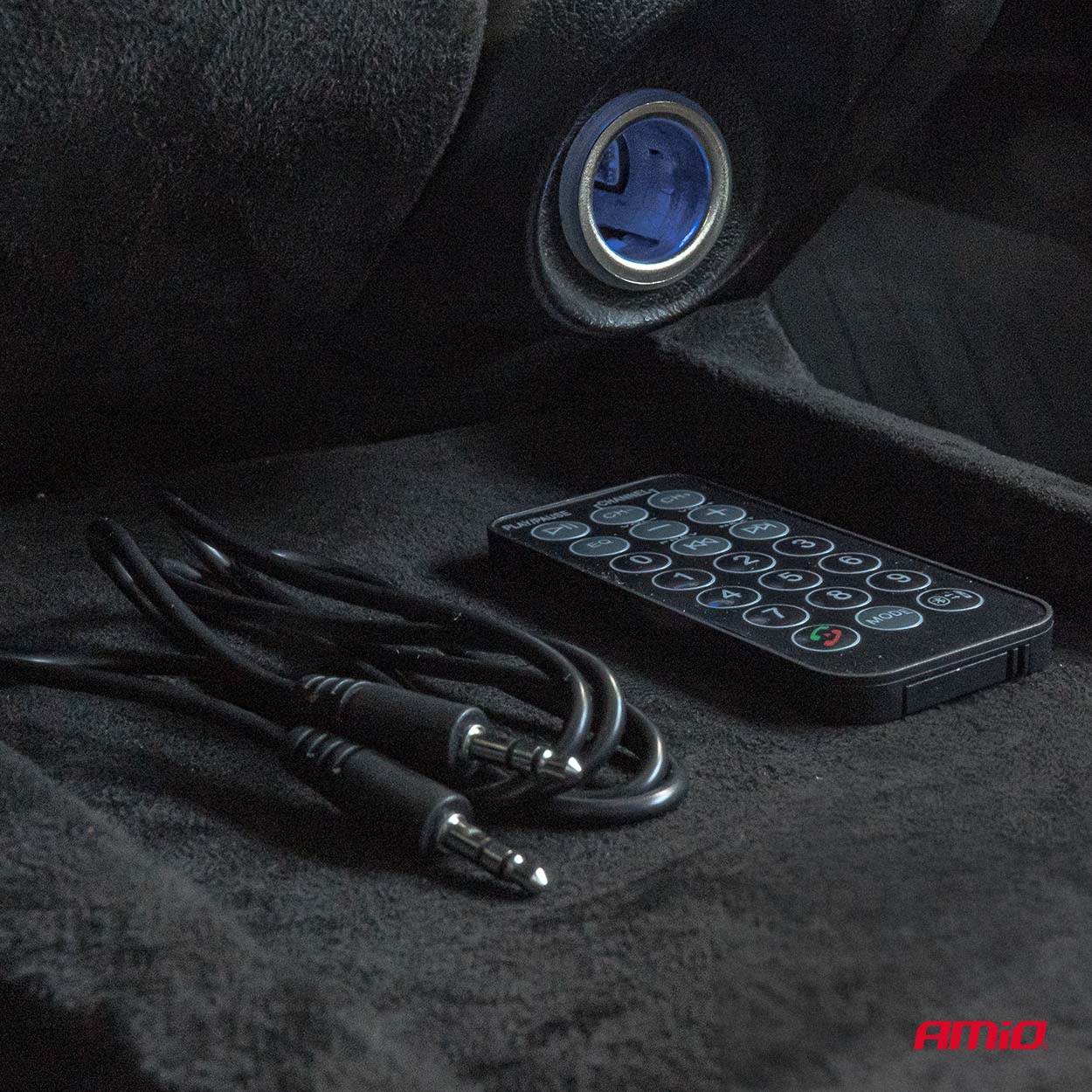 Transmiter samochodowy FM z pilotem 2×USB-A 12 V 24VAMIO-04657 — ujęcie 5
