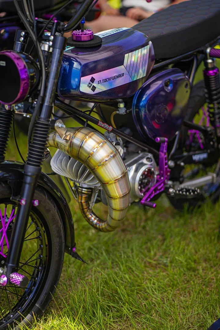 Dźwignia zmiany biegów Simson S51 fioletowa aluminium CNC racing DPR Performance — ujęcie 6