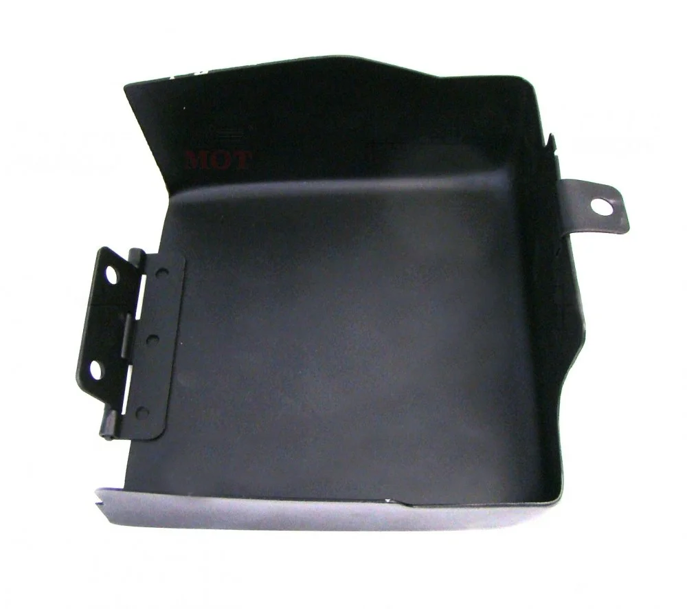 Junak M16 320 cm³ pokrywa akumulatora (czarna) (2010-2013) — ujęcie 2