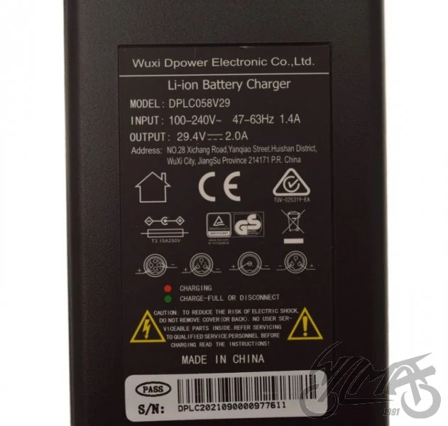 Ładowarka do akumulatora roweru elektrycznego — 29,4 V / 2 A — ujęcie 2