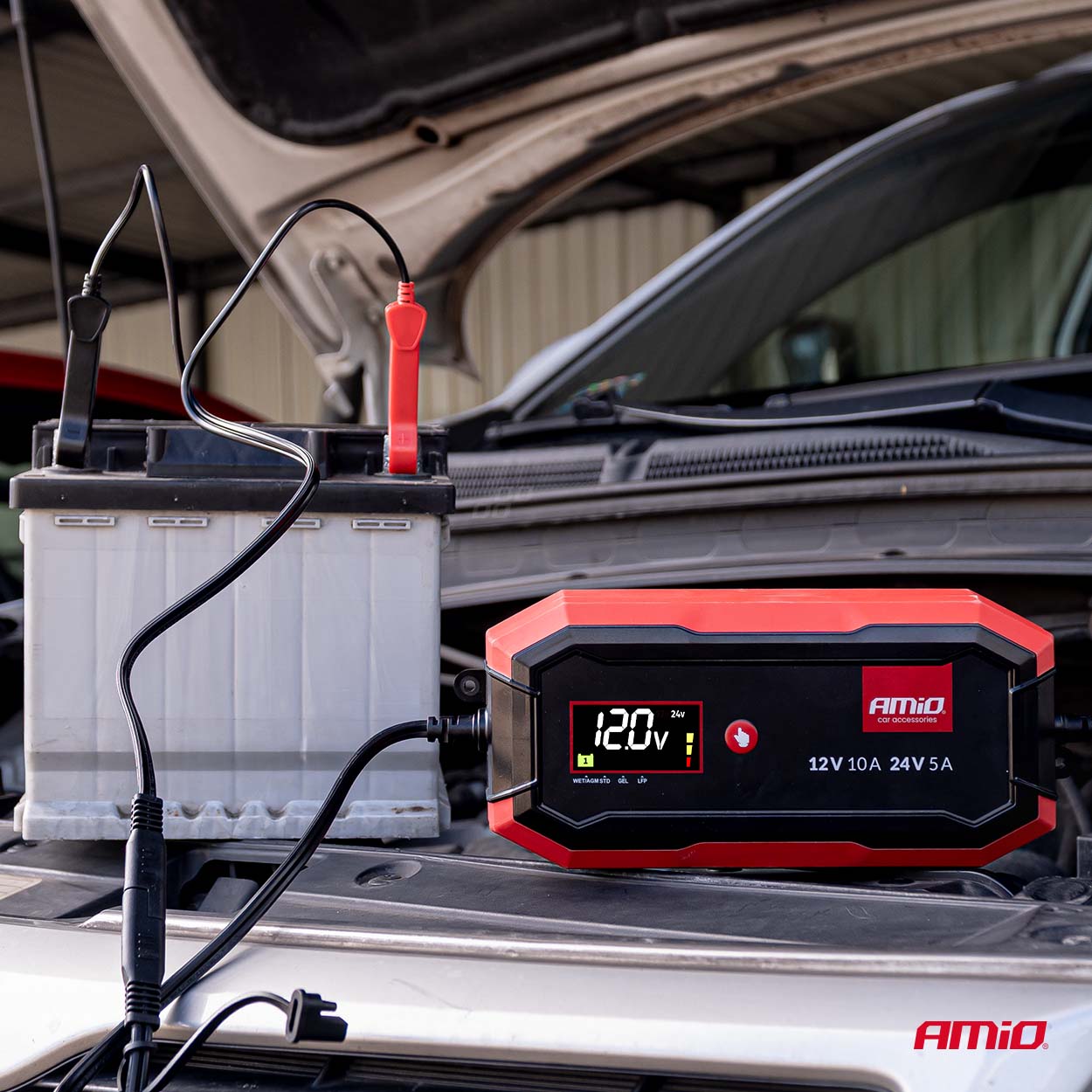 Prostownik cyfrowy AGM GEL STD LFP MAX 10A 12 V 24 V PRO — ujęcie 3