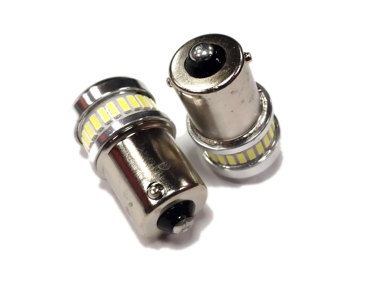Żarówka BA15S 12V/24V 24+6 xSMD LED CANBUS biała AMIO (2szt.) — ujęcie 2