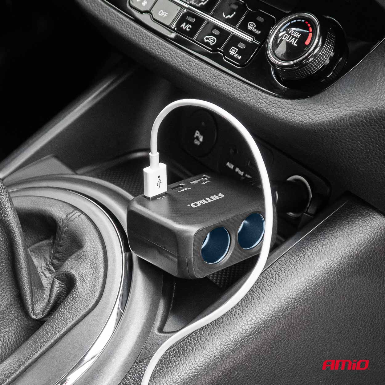 Rozdzielacz gniazda zapalniczki z ładowarką 2x USB-A 1x USB-C 12 V 24 V 100 W 180° — ujęcie 2