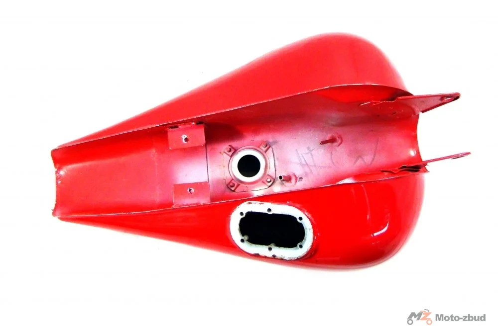 Junak M16 320 cm³ zbiornik paliwa czerwony (pompa mocowana na 6 śrub) (2011) — ujęcie 3