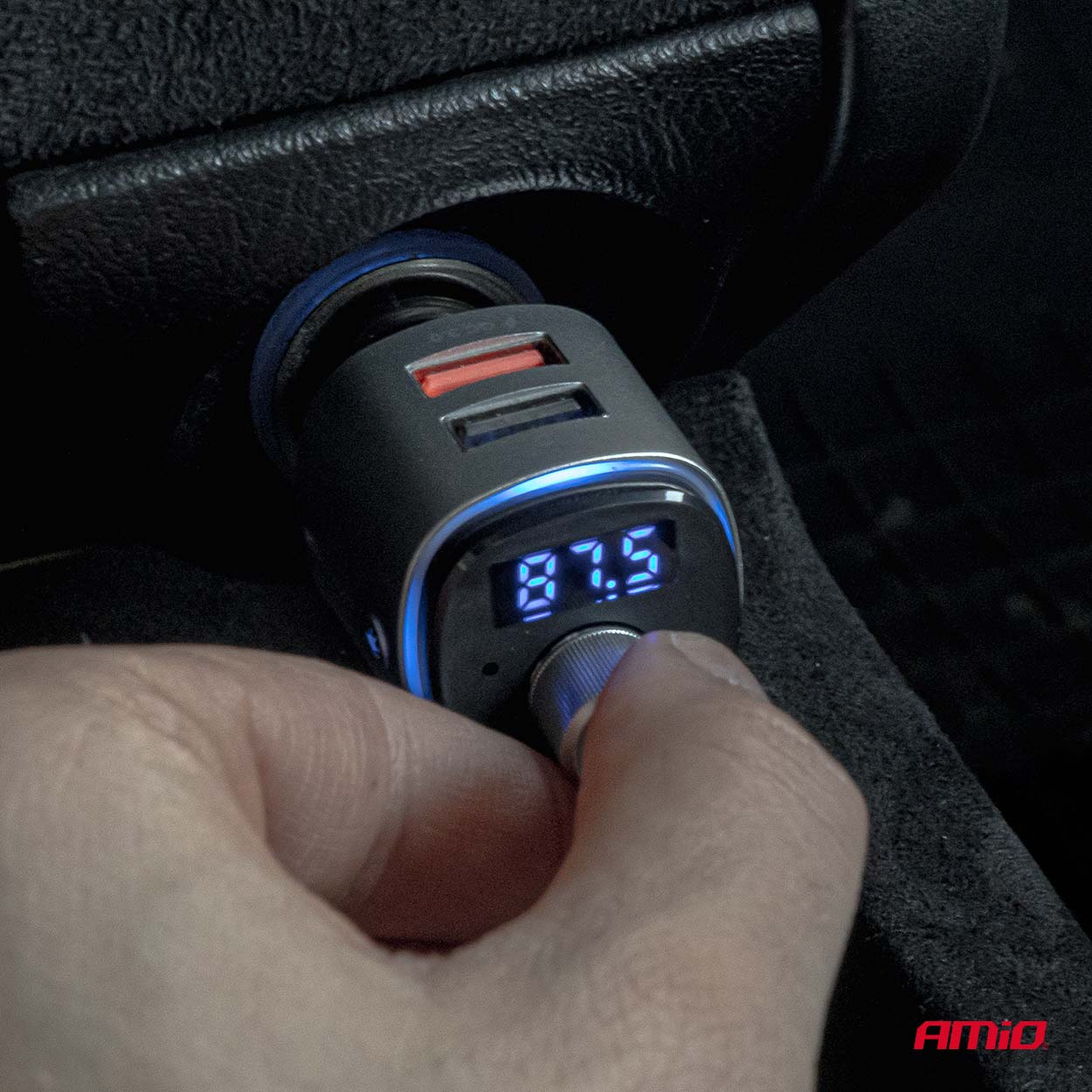 Transmiter samochodowy FM 2×USB-A microSD 12 V 24 V — ujęcie 3