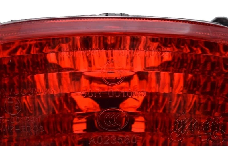 Lampa tylna z białym wariantem kierunkowskazów — ZD24212 — ujęcie 4