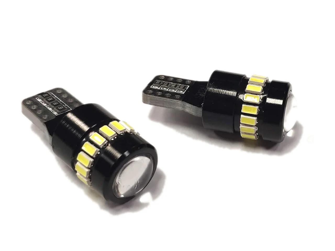 Żarówka W5W T10 12V 18xLED SMD 3014 + 1 SMD CANBUS biała AMIO (2szt.) — ujęcie 4